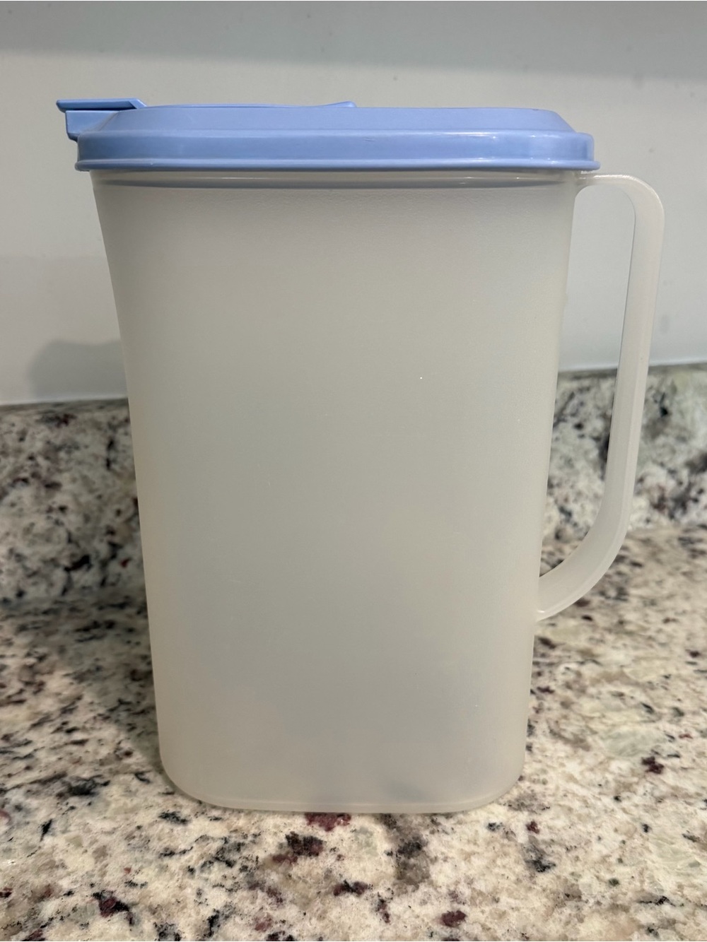 Tupperware Slimline Clear Pitch with Blue Lid #2009C